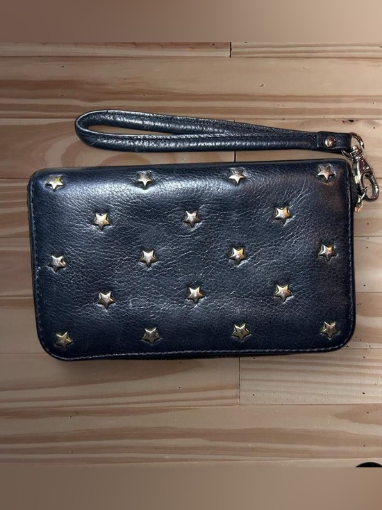 Accessories - Fossil vintage black leather wallet with silver star studs